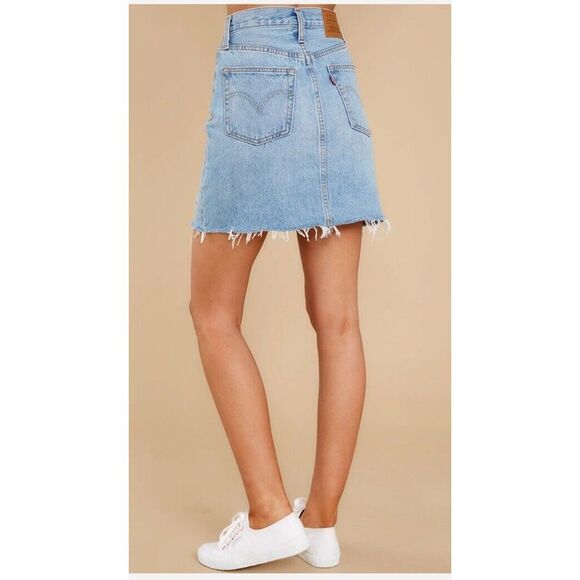 Levi's Premium High Rise Deconstructed Denim Skirt Size 28 Button Fly Raw Edge - Picture 2 of 12